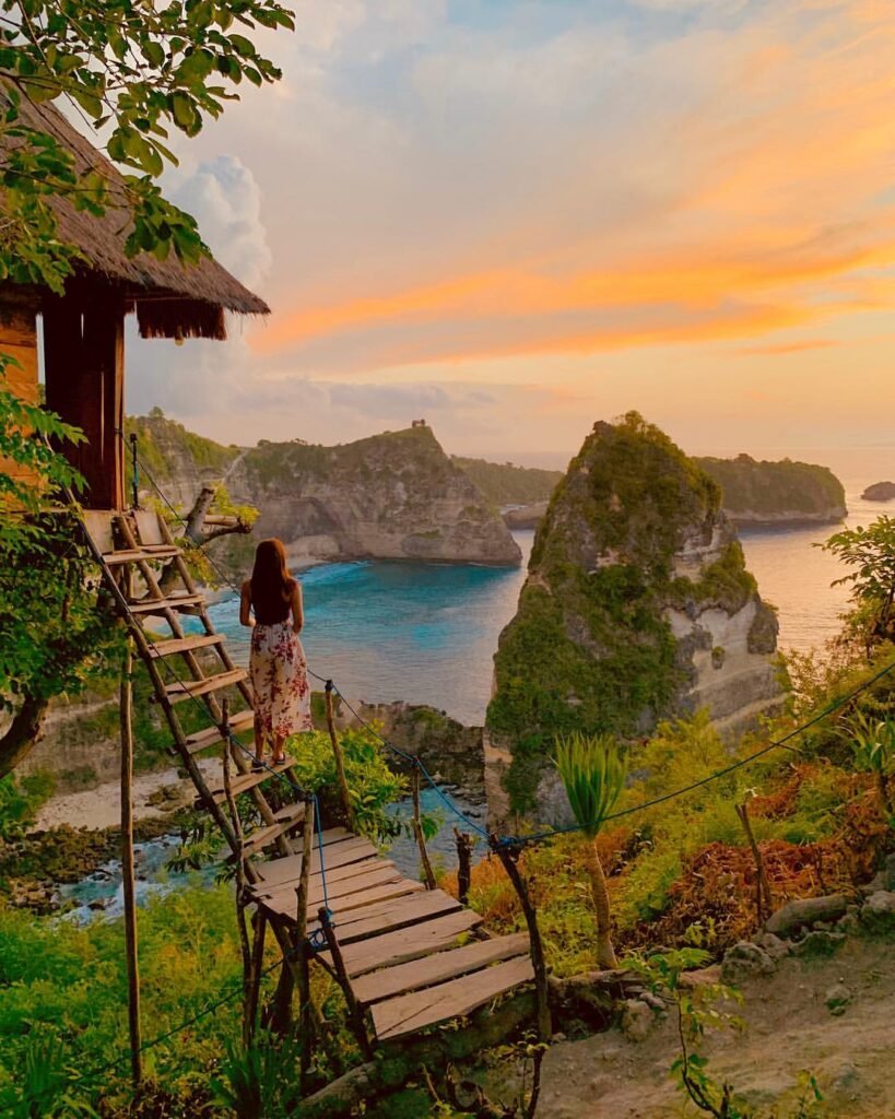 Rumah Pohon Treehouse Woman