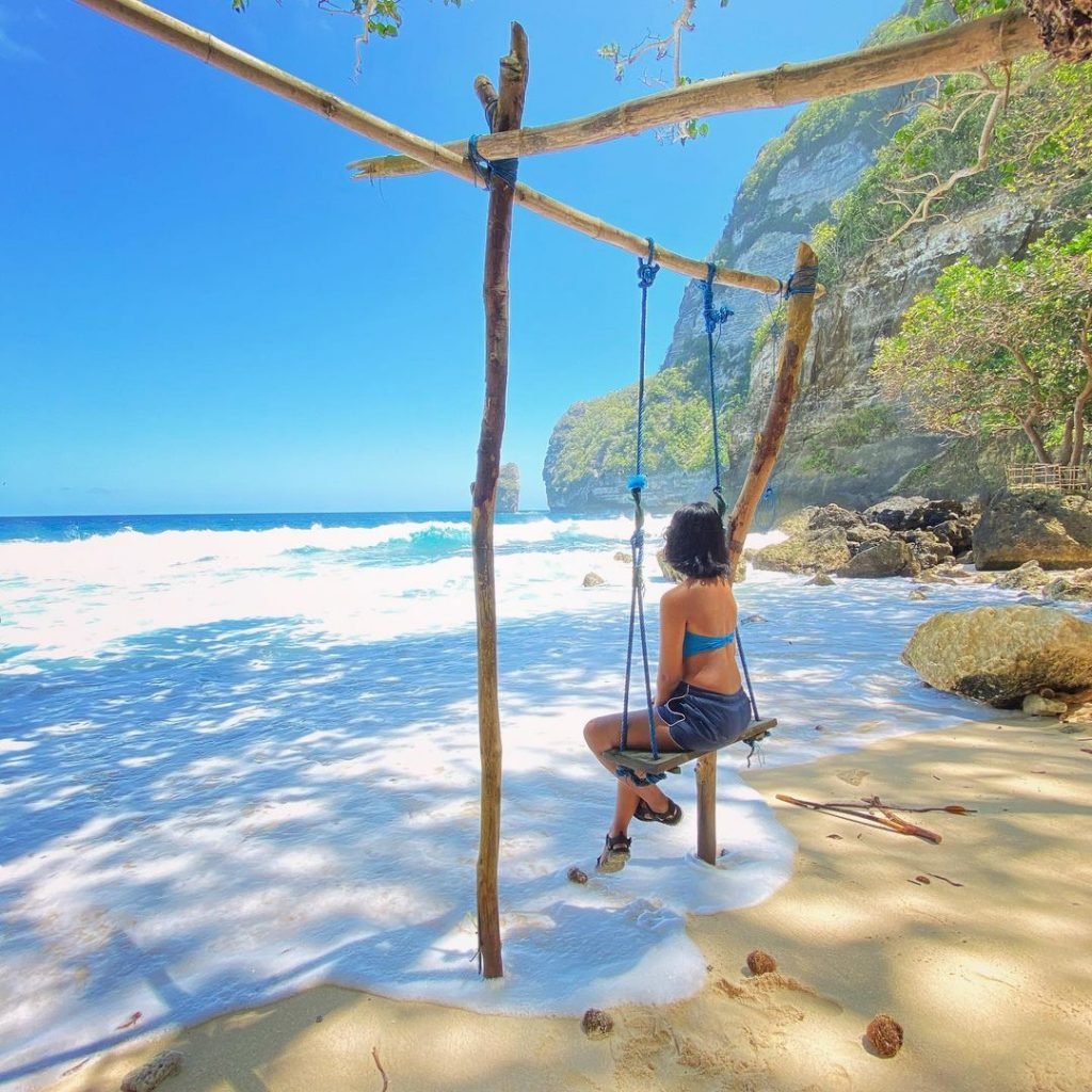 Tembeling Beach And Forest Swing